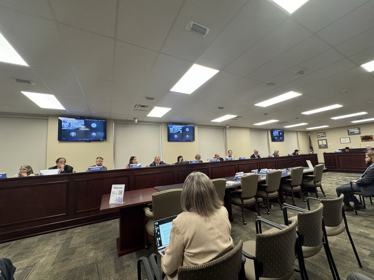tirzahchristoph's tweet photo. Pa. House State Govt committee passed a bill 26-0 banning gifts to state lawmakers. (This is a big deal because the state’s current campaign finance rules have minimal restrictions and this is something lawmakers have been talking about for a long time with no progress.) https://t.co/l2hg2HNjx3