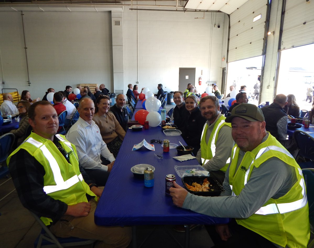 AMSOILINC's tweet photo. A little time together, a great meal, and plenty of reasons to celebrate our team. 🙌

Our Superior team recently enjoyed an employee appreciation lunch featuring some fantastic local food trucks. 🍦

Huge thanks to our amazing team for everything you do! 💯 https://t.co/BOLhlA6n6R