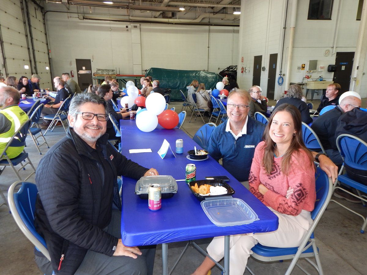 AMSOILINC's tweet photo. A little time together, a great meal, and plenty of reasons to celebrate our team. 🙌

Our Superior team recently enjoyed an employee appreciation lunch featuring some fantastic local food trucks. 🍦

Huge thanks to our amazing team for everything you do! 💯 https://t.co/BOLhlA6n6R
