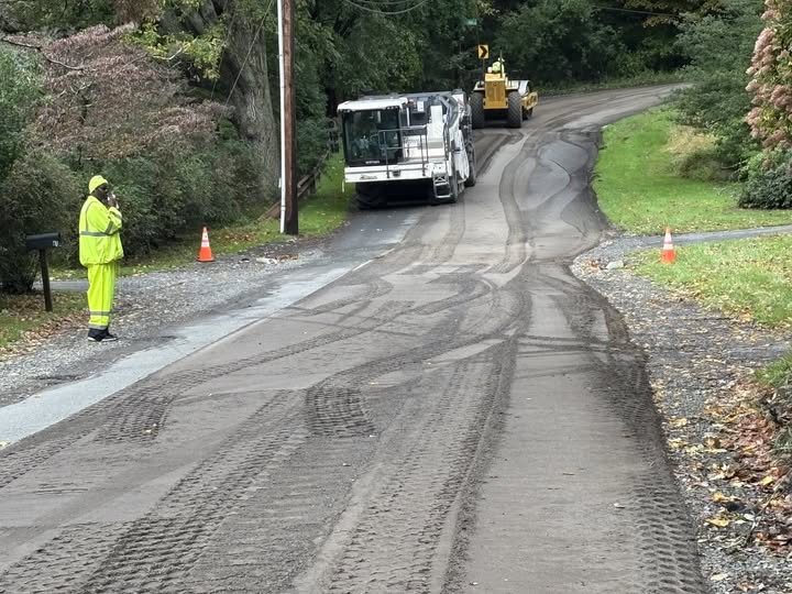 TownCouncilPete's tweet photo. Roads Update: Our Contractor begins the reconstruction of the pavement work on Jerusalem Rd. Today, this includes curb removal, reclamation of existing pavement, addition of gravel subbase, and catch basin top replacements. More to follow! #NewMilfordCT @nmgreenwave #Roads #infrastructure