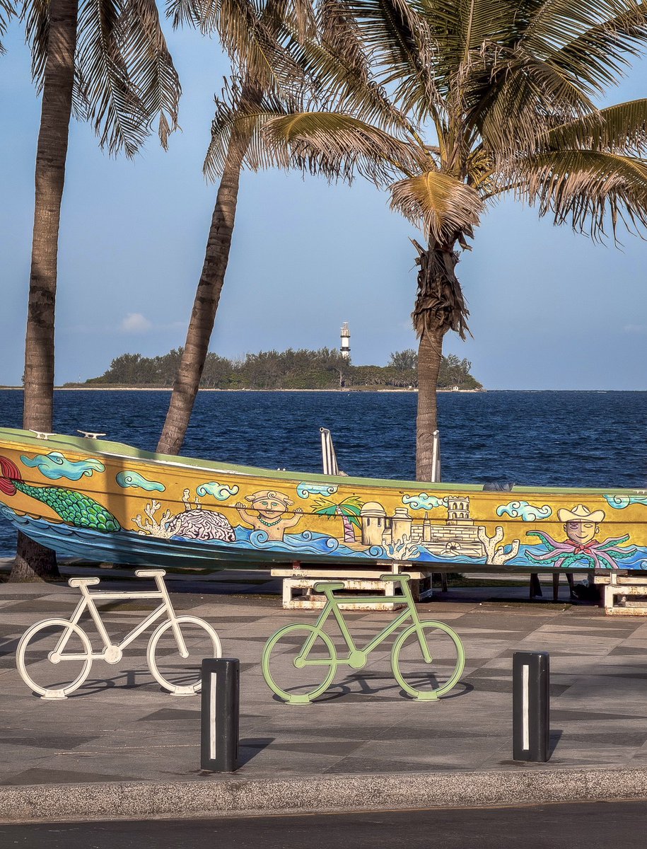 love_veracruz_'s tweet photo. Muy buenos días, Veracruz.🤗⛵️🌊🌴🚗 Hoy toca levantarse, sonreír y darle con todo a nuestros pendientes. No importa si tienes una gran meta o simplemente quieres terminar bien tu jornada: cada esfuerzo cuenta. ¿Qué tienen que hacer hoy? Trabajo, escuela, compras, pendientes. https://t.co/nrb1hdowZu