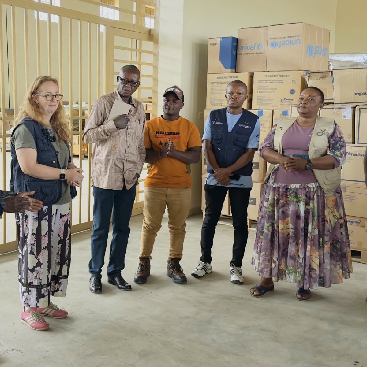 OMSRDCONGO's tweet photo. @FCDOGovUK @eu_echo @ECHO_CESAfrica @OCHAFunds @ProfJanabi @MR_Belizaire @Chikwe_I @UKinDRC @ZWareFCDO @UEDouglasCarp 1440 soignants du secteur privé + 864 tradipraticiens formés et équipés pour mieux se protéger, détecter rapidement les cas suspects d’#Ebola (virus #Bundibugyo) &amp; orienter les patients.

Parce que la détection précoce commence dans les communautés.  Ensemble, protégeons l’Ituri. https://t.co/TnaNBF5m7h