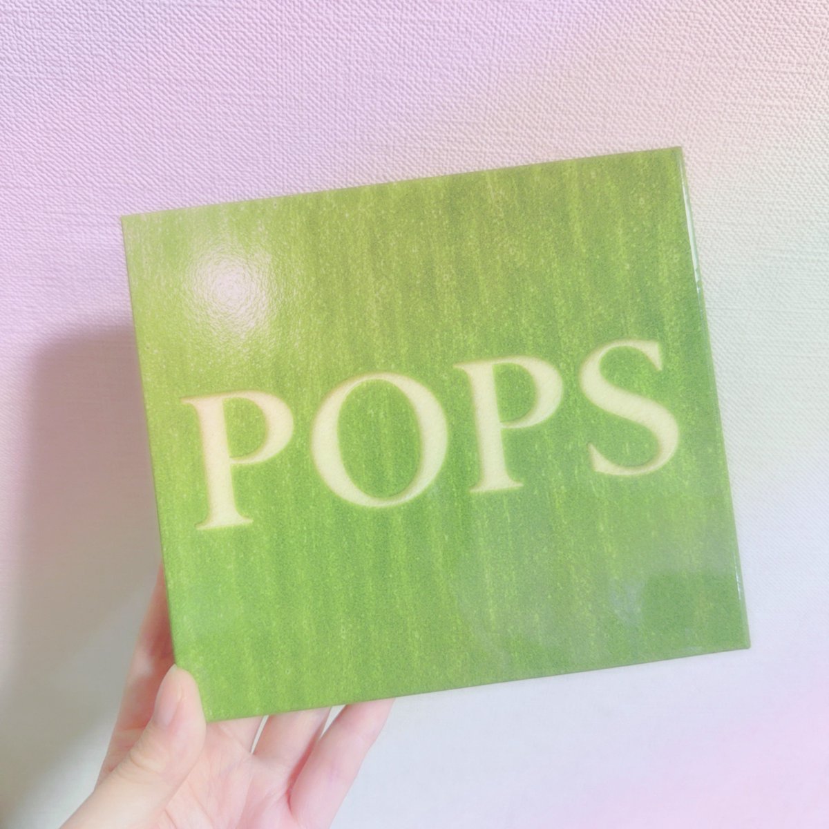 Runa0816_77's tweet photo. 届いた✨️💿🍏 
  
配信で先に聴いたけど、歌詞カード見ながらじっくり聴き込みたいm(*_ _)m
 
#ミセスPOPS https://t.co/8VKewRAINC
