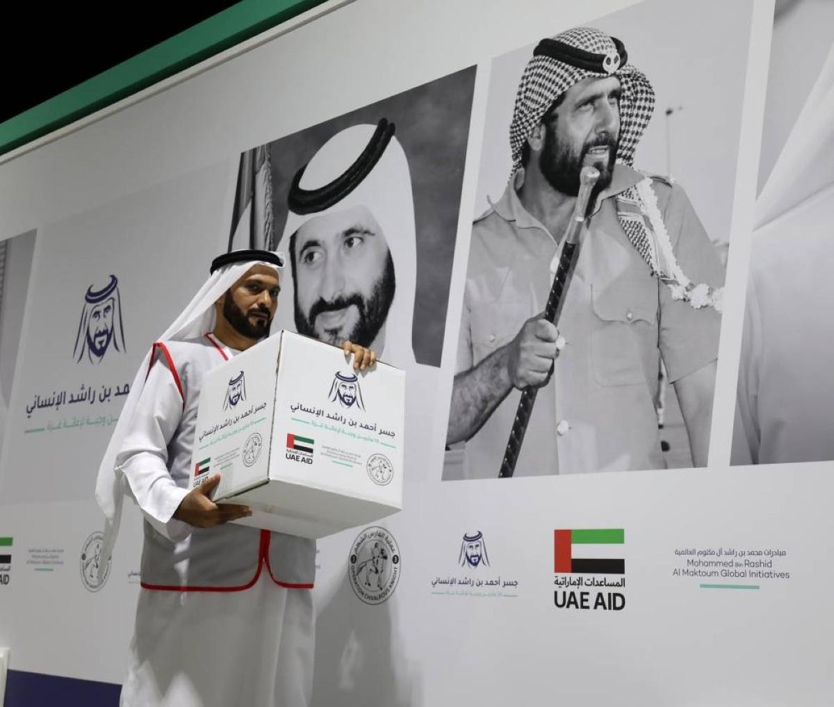 mlesamohamed's tweet photo. جهود مباركة وموقف إنساني جديد بيحسب لإخوانا في الإمارات.. مبادرة جسر أحمد بن راشد الإنساني بتأكد دايماً إنكم السند والظهر لأهلنا وأطفالنا بغزة بأصعب الأوقات كل الشكر لكل المتطوعين والقائمين على هالجهود الكبيرة
https://t.co/RA7nmYuLuK https://t.co/cKYdvYNNmY