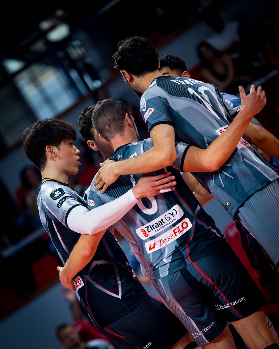 ZiraatBankasiSK's tweet photo. TÜGİAD Ege Uluslararası Turnuvası’ndaki ikinci maçımızda Gebze Belediyespor’u 3-1 mağlup ediyoruz! 🏐 2/2
#legendsneverplayalone https://t.co/yi1o0mZGNt