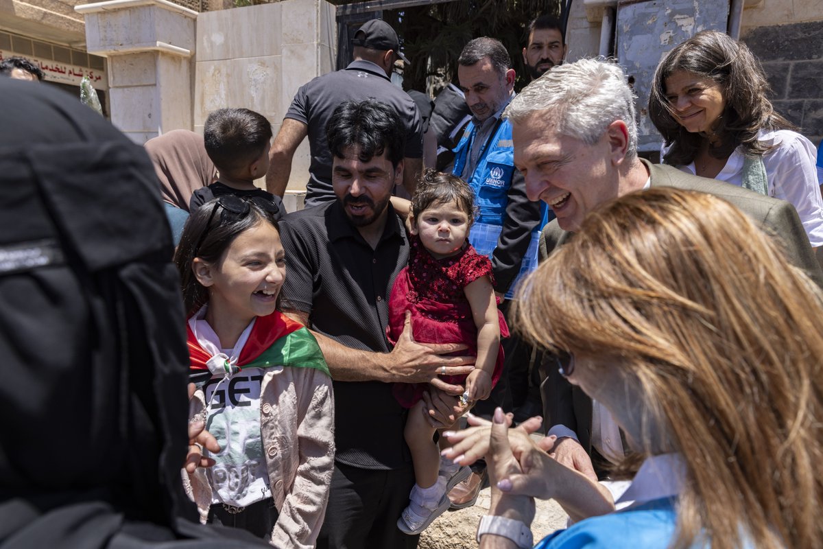 save_children's tweet photo. We are delighted to announce @FilippoGrandi as our new chair of Board of Trustees from Jan 2027. With 4 decades of humanitarian leadership, he brings deep expertise &amp; commitment to protecting vulnerable populations. 

We thank Angela Ahrendts for six years of strong leadership. https://t.co/knKJTrEwgx
