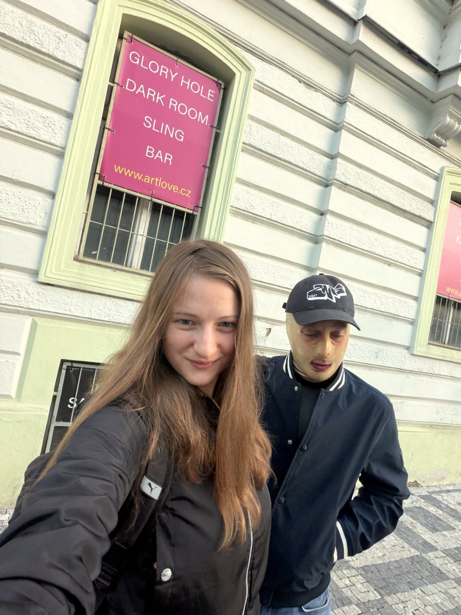 KatesEmpire's tweet photo. Guess what she was doing there? https://t.co/qhlEIkZhaY
