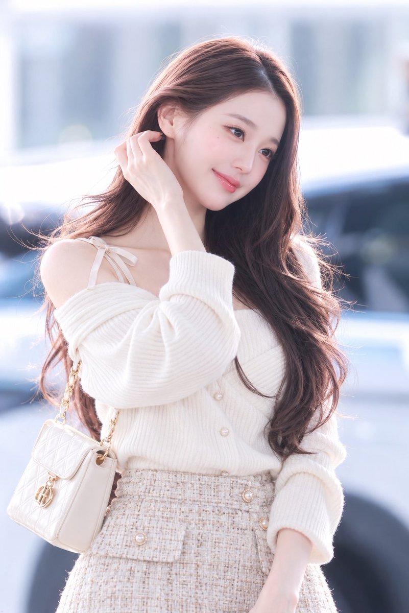 shuanaaa2's tweet photo. So pretty ❤️❤️❤️
#WonyoungDiorSummer27 https://t.co/kydyw9QW3x