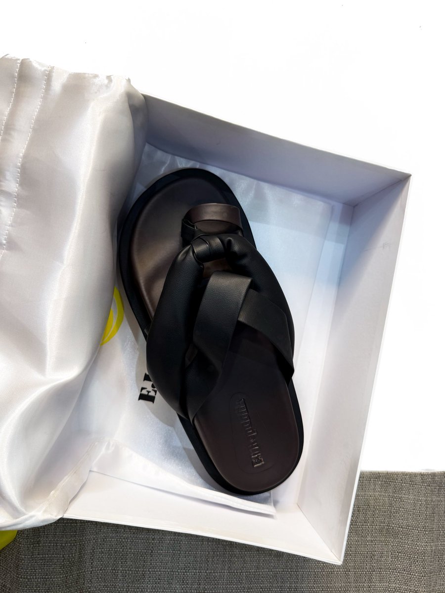 ejrepublik's tweet photo. Black meets Chocolate 🖤🤎

MOBO Unisex Double Toned in Black and Chocolate mix 

Price: ₦30,000
Available in custom colors and mixes
Up to size 48! 

To order: Kindly send us a dm, send us a WhatsApp message on 08144047350 or shop on https://t.co/7huTdouYiq https://t.co/AxeexdLxy8