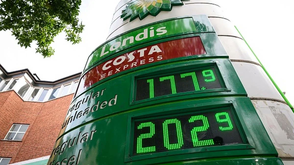 MarioNawfal's tweet photo. 🇬🇧 The UK just crossed a line it had NEVER crossed before...

Diesel has hit an ALL-TIME HIGH of 199.18p a litre.

That’s nearly £2/L, and filling an average diesel family car now costs about £110.

But this goes way beyond your fuel tank.

Britain relies heavily on imported diesel. Trucks run on it, Farms run on it, supply chains depend on it...

When diesel explodes in price, the cost eventually shows up everywhere.

The energy shock is becoming a cost-of-living shock.

Source: BBC /Writer: Samuel