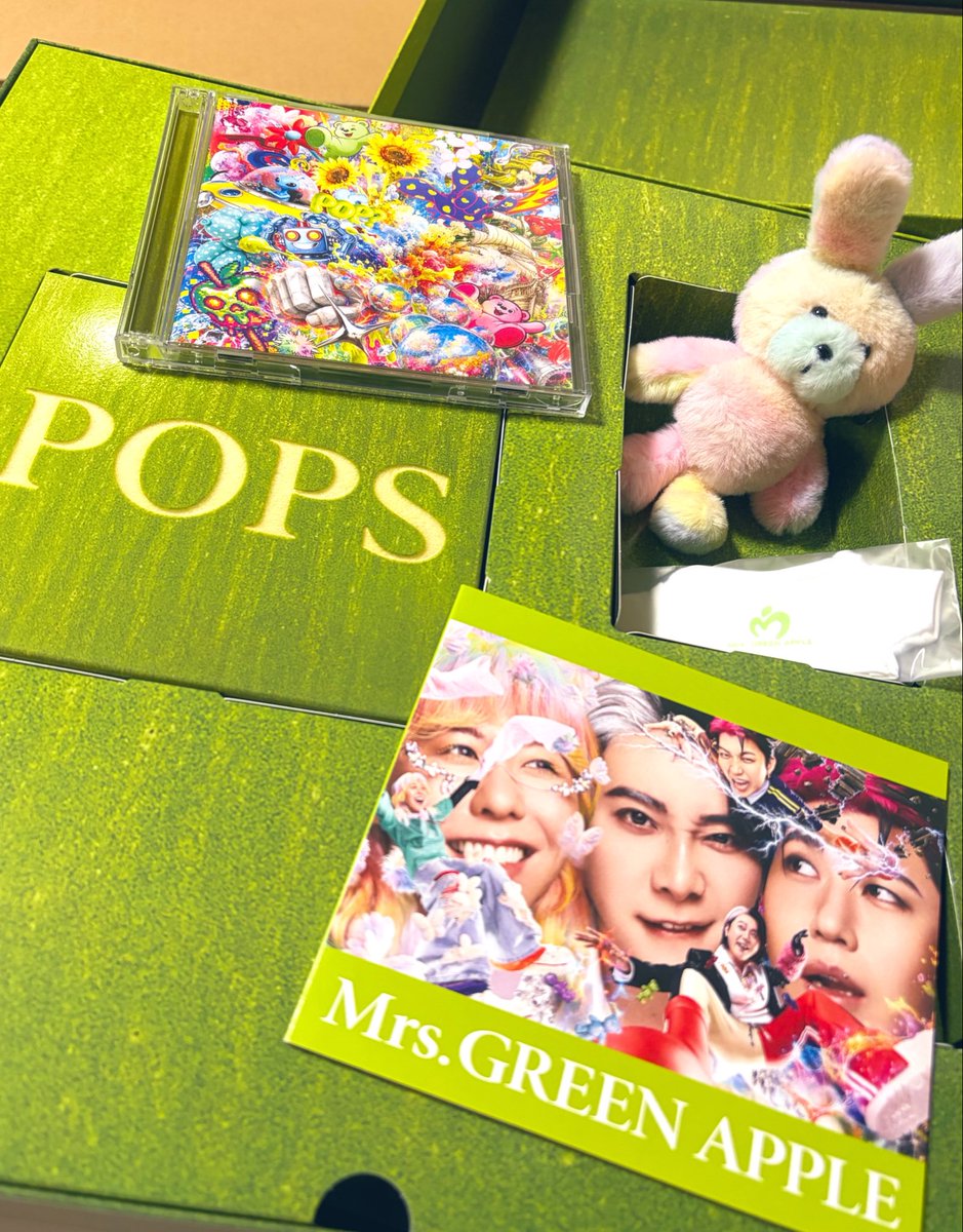 aoringo_jam42's tweet photo. 家にも届いた‼️📦
安定の大きさで仕事から帰ってきて一言目『でかすぎ』でした笑

今日はうちの子を愛でながら寝ようと思います🐰💗
 
 #MrsGREENAPPLE
 #POPS https://t.co/qFc0mkjzVD