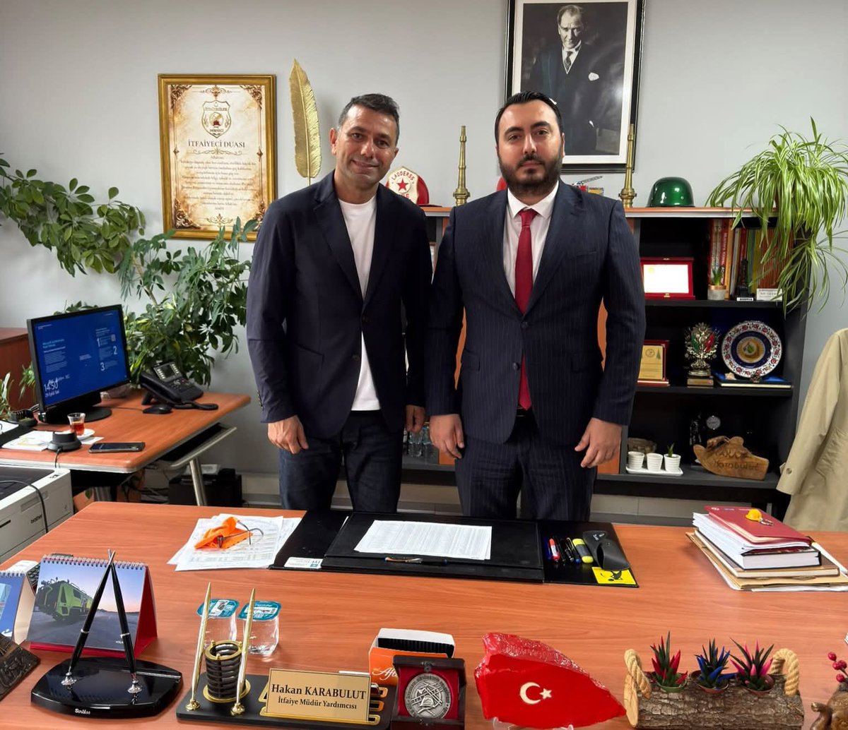 MHP_KartalIlce's tweet photo. MHP Kartal İlçe Başkanımız Sn. Ersin UZUNKAYA, Meclis Üyemiz Sn. Nuri KÖKSAL ve İlçe Yönetim Kurulu Üyelerimizle birlikte Kartal İtfaiye Grup Amirliğimizi ziyaret ettik.Misafirperverlikleri için İstasyon Müdürümüz Sn. Hakan KARABULUT’a ve tüm itfaiye personelimize teşekkür ederiz https://t.co/VE9EKY6K66