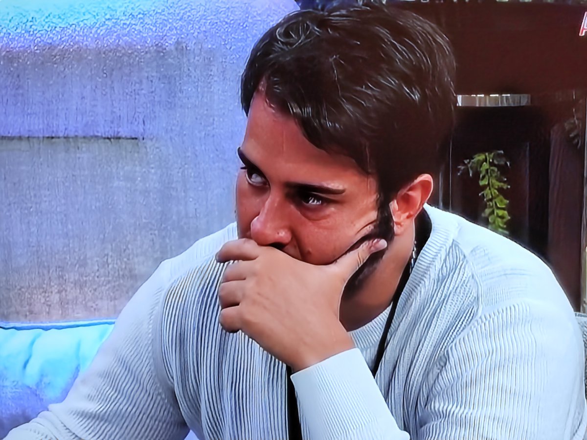 BCommentat9423's tweet photo. Este 🤡 a dizer que tem vergonha de quem vota no Luis.
Ó meu cabrão VERGONHA tenho eu de um dia ter sido teu administrador, és um merdas egoísta, sinico, dissimulado 🤮.
Domingo vais carregar no botão se tiveres 🍅🍅 porque o Luis vai ser salvo e vem salvo %
#bbtvi https://t.co/djmWCwXS2W