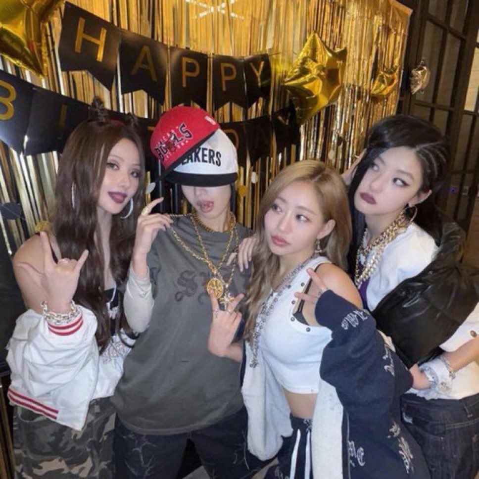 bbycheetah7's tweet photo. @XX1_MN ..NEVER forgiving kiss of racist https://t.co/yda4g57Zzz