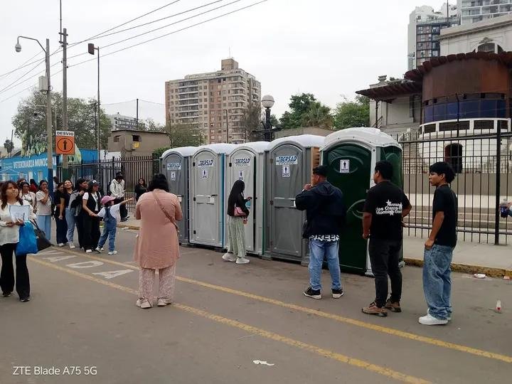LibersadEirl's tweet photo. La cantidad de baños depende de varios factores: personas, duración y tipo de evento.📝

Planificar bien. 🚻

 ✅evita filas, incomodidad y problemas durante la jornada.

En LIBERSAD ♻️ te ayudamos a definir la mejor solución.
Cotiza con nosotros al 👇
📱947342362
📱947342401 https://t.co/6EPEgiSvyc