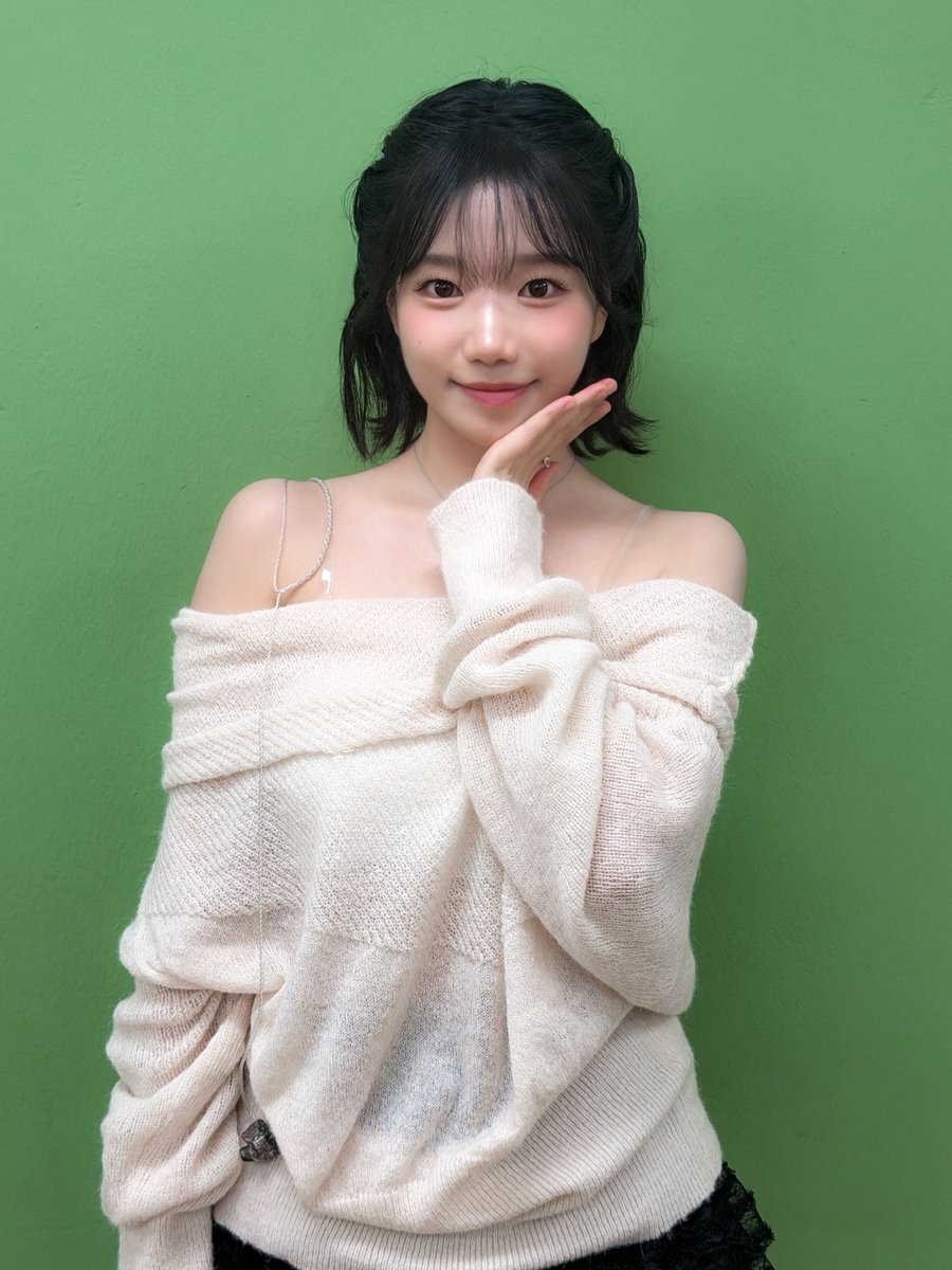 JOYURI_offcl's tweet photo. [#유리스팟] 고신대학교 80주년 대동제 「FRAME」 

#조유리 #JOYURI #チョユリ https://t.co/B7ckkcNX3k