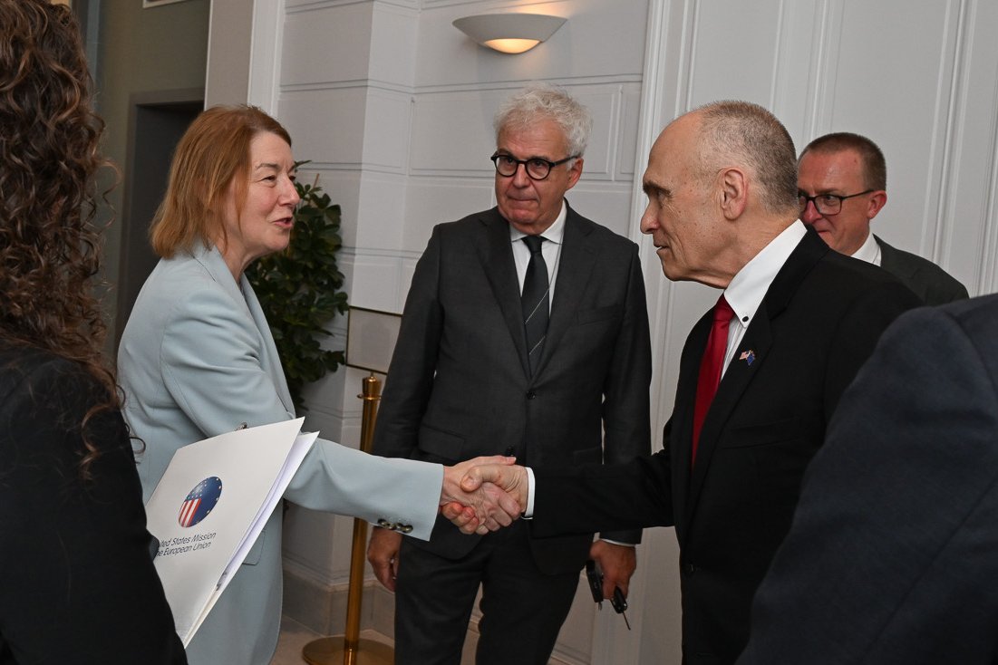 USAmbEU's tweet photo. Great discussion today with some of Brussels' leading economic, foreign-policy and transatlantic thinkers. America is committed to a Europe that's strong, sovereign, and capable of standing with us on innovation, spurring investment, and security. Exchanges like this are exactly how we build the secure, prosperous future our citizens on both sides of the Atlantic deserve. Thank you @gmfus, @GLOBSEC, @ACEurope, @CEPS_thinktank, @FSI_Europe, and CERRE.