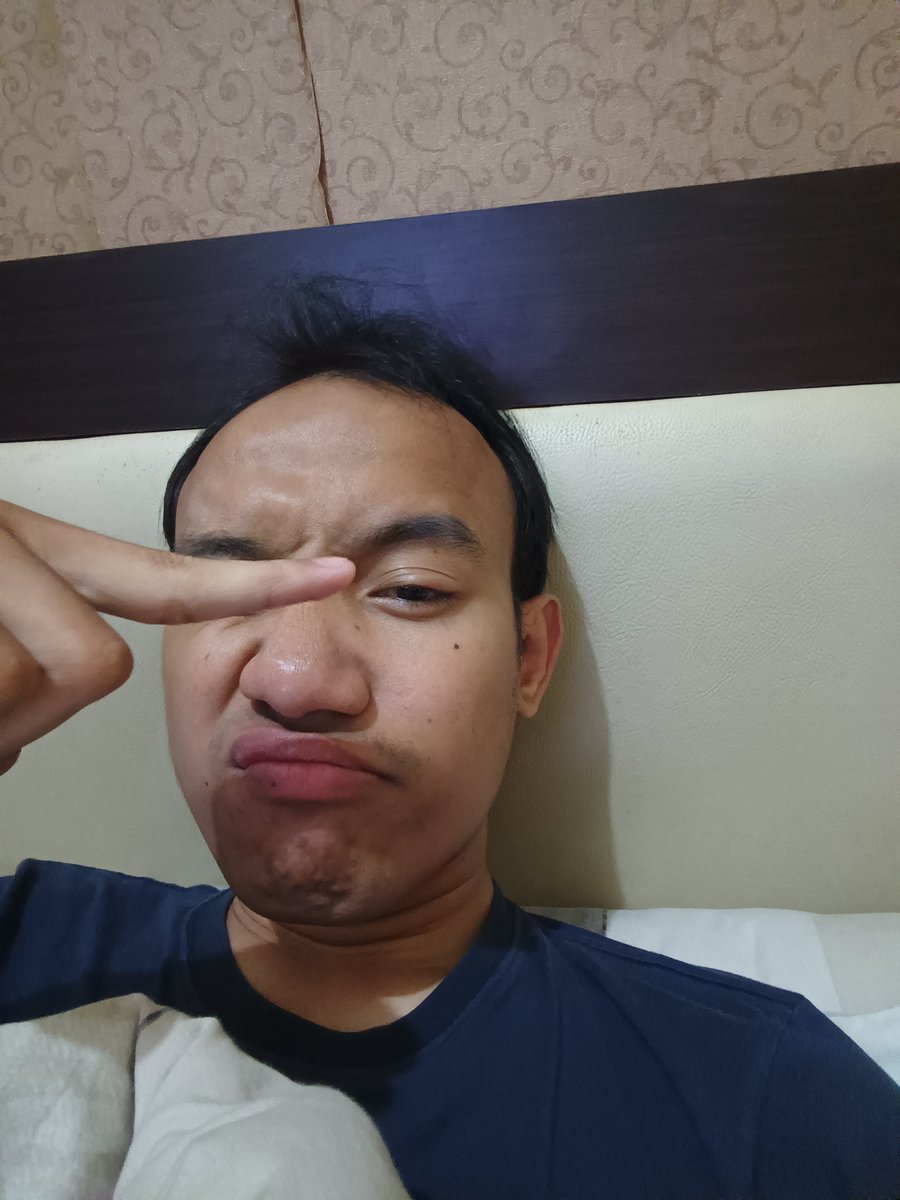 malvinfdnsh's tweet photo. Belum apa-apa udah ada aja gebrakannya, tetiba mata bengkak sebelah 🥹 https://t.co/mmnje2PzKX