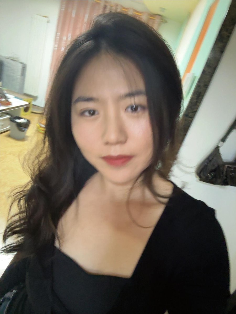 ihyeons0203's tweet photo. 如果今晚有空，要不要出来喝杯东西？我想看看现实里的你。 https://t.co/prXpCduyqW