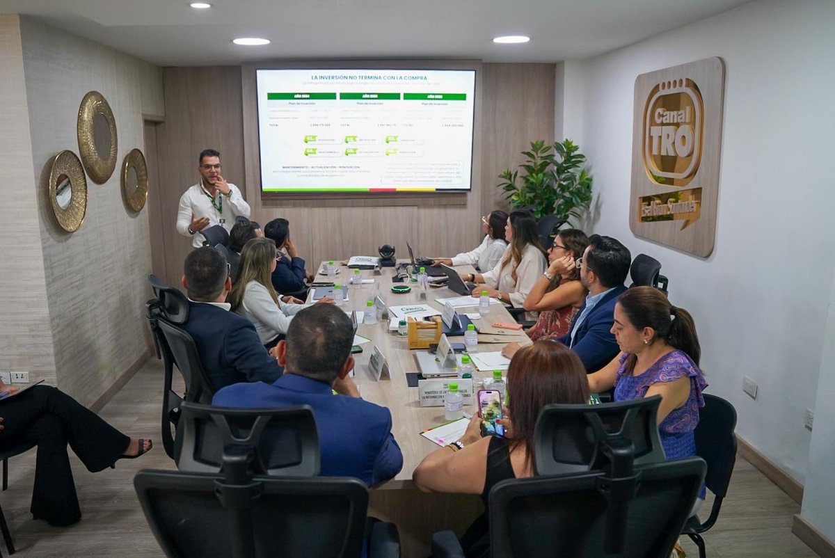 GralJuvenalDiaz's tweet photo. EL CANAL TRO SEGUIRÁ SIENDO LA VOZ DE NUESTRA REGIÓN.

Junto a la ministra TIC @AlexandraFalla participamos en la Junta Directiva del @CanalTRO , donde trabajamos en alternativas para impulsar nuevos proyectos, fortalecer la producción audiovisual y gestionar más recursos que permitan llevar al TRO a un nuevo nivel.

Queremos un canal más moderno, competitivo, innovador y con mayor capacidad para contar nuestras historias, mostrar nuestros talentos y proyectar a Santander y al Gran Santander ante Colombia y el mundo.

En un trabajo conjunto entre Gobernación, @Ministerio_TIC y el trabajo articulado, seguiremos fortaleciendo nuestro canal público. El TRO tiene más futuro, tiene talento y tiene una región que lo ve crecer.