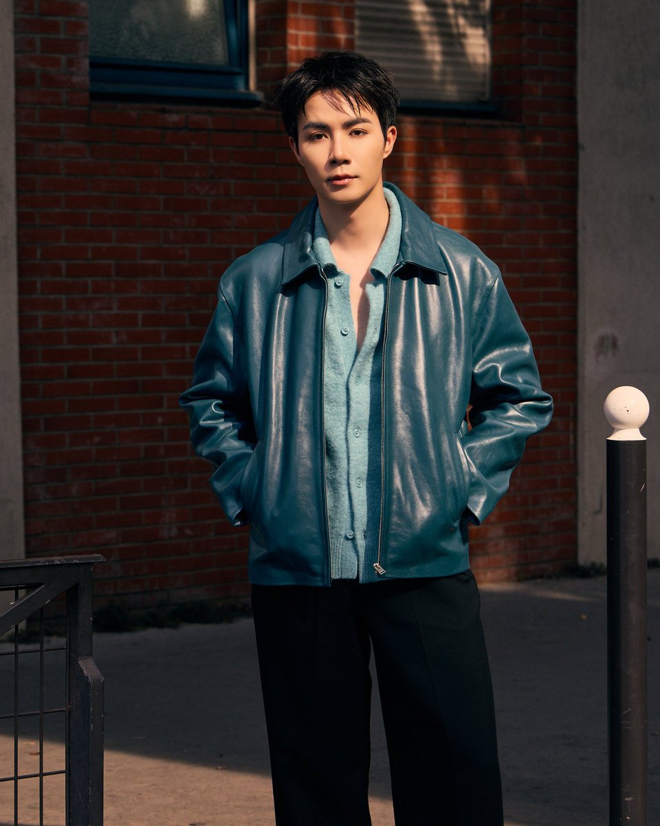 EverydaynewsTH's tweet photo. ส่งภาพ "ซี-พฤกษ์" ร่วมชมแฟชั่นโชว์ SANDRO Spring/Summer 2027 ในงาน Paris Fashion Week  ณ กรุงปารีส ประเทศฝรั่งเศส

ZEE PRUK PFW 2027
#EVERYDAYth #ZeePruk
#SANDROxZEEPRUK
#Sandro #SandroParis https://t.co/5Ll2V1x3DJ