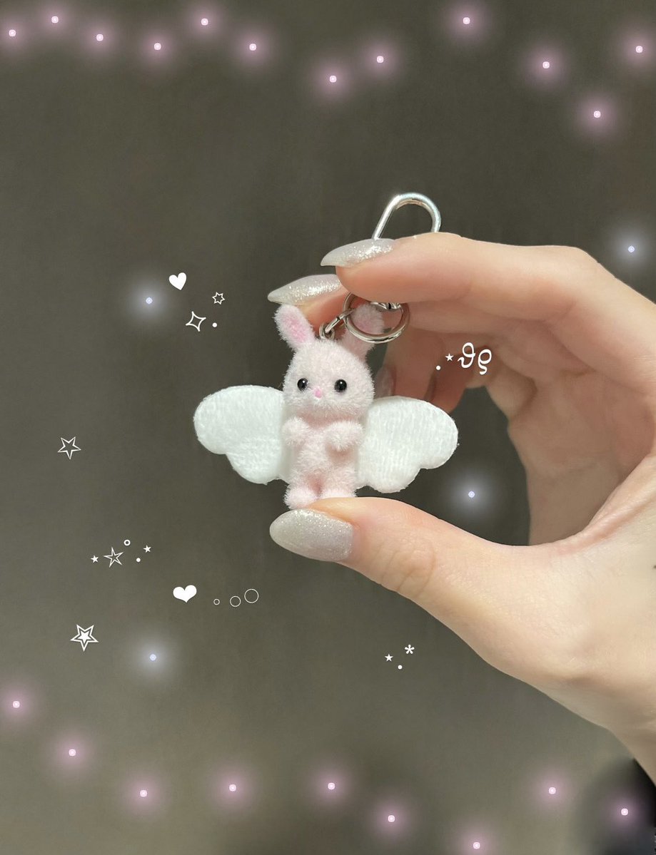 yuzuha_onefull's tweet photo. ゆずのお姉ちゃんがね~
「柚羽みつけたｰ!🪽⋆.*」って
お土産買ってきてくれたんだ~🐰♡

韓国からゆずさん運ばれました♡ㅎㅎㅎ
とーってもお気に入りっ https://t.co/gbW8VkXBtv