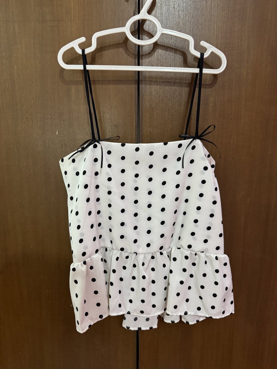 Sawasdeeka17's tweet photo. ส่งต่อสายเดี่ยว mira pokadot ในshopน่าจะหมดแล้วนะคะะ สภาพใหม่กริ๊บ ใส่สวย พรางหุ่นมากกก ส่งต่อ 180 รสค่าา #เสื้อผ้ามือสองสภาพดี #เสื้อผ้าแบรนด์ไอจี #ส่งต่อเสื้อผ้ามือ #เสื้อผ้ามือ2 #เสื้อผ้า #เสื้อผ้ามือสอง #เสื้อผ้ามือสองราคาถูก #โล๊ะตู้ #stylish #pomelo #lookbooklookbook https://t.co/Jwb1bdhm91