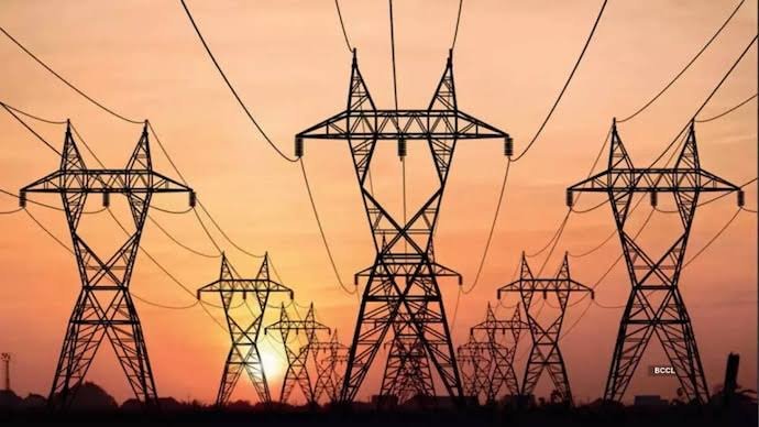 NewsMeter_In's tweet photo. #Hyderabad:

#Telangana’s #powerdemand hits a #recordhigh!

@tgspdcl recorded its highest-ever power demand of 12,044 MW at 3:52 PM on Sept 29, surpassing the previous FY2026-27 peak of 11,828 MW.

Across Telangana, #peakdemand stood at 19,133 MW on Sept 28, with 326.70 MU consumed.

#TGSPDCL says infrastructure strengthening and advance planning are helping meet the rising demand without #interruption .