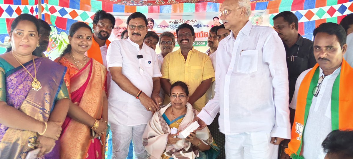 apkbpwdc's tweet photo. వీరవాసరం మండలం పెర్కిపాలెంలో ని���్వహించిన అంగన్వాడీ ఉత్సవం కార్యక్రమంలో కేంద్ర మంత్రి శ్రీ భూపతిరాజు శ్రీనివాస వర్మ గారు, PAC చైర్మన్, భీమవరం శాసనసభ్యులు పులపర్తి రామాంజనేయులు గారితో పాటు కృష్ణ బలిజ పూసల వెల్ఫేర్ &amp; డెవలప్‌మెంట్ కార్పొరేషన్ చైర్మన్ డా. గంటా త్రిమూర్తులు పాల్గొన్నార https://t.co/W3TX5HAFn3