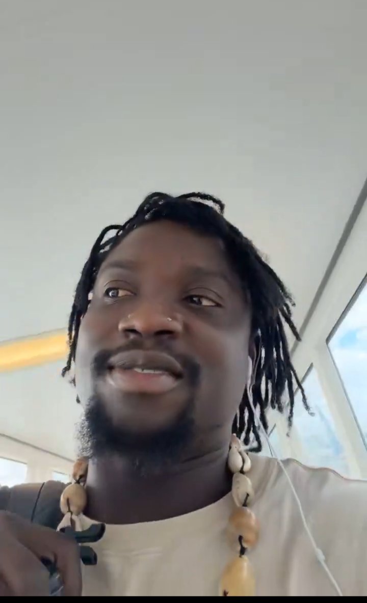 The_Millennial0's tweet photo. VeryDarkMan don enter Nigeria from China 

E say e identify as Devil pikin now, make una send una curses come 😂

VDM na Werey normally 😂😂 https://t.co/ZQ6dudGbkt