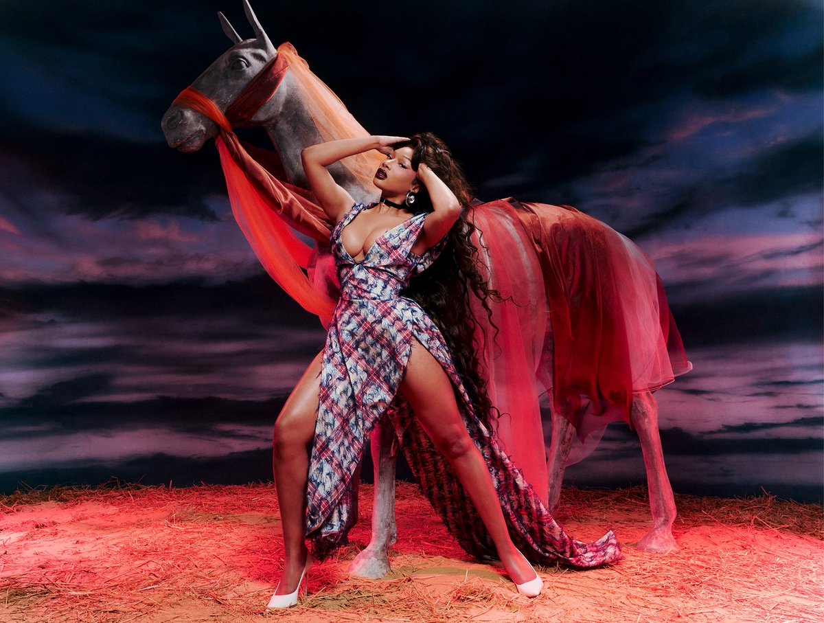 MegansStats's tweet photo. Megan Thee Stallion talks with Marie Claire Mag about her interest in reading and wanting to connect it to the Hotties:

— “I really love reading, and I’m trying to figure out what I can do in that space,” she says, mulling a book club or a Kindle partnership. “I want to engage the hotties in reading.”