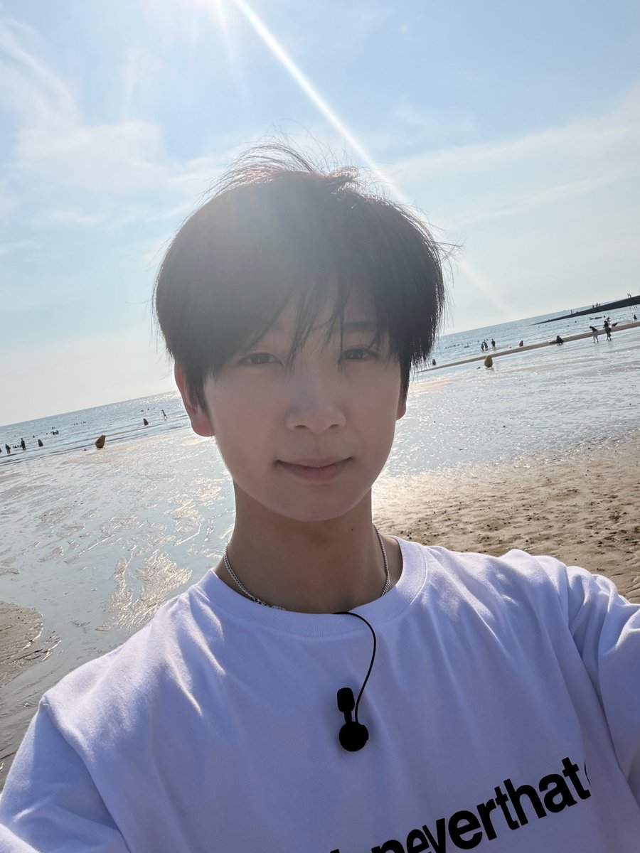 kwyrell's tweet photo. Full time boyfriend, part time photographer. 🏖️ Enjoying our beach day with lots of photos (100% her photo I'm not complaining tho) https://t.co/TjKFfWBk61