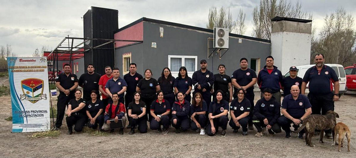 bomberosRA's tweet photo. #CapacitaciónPresencial
Los días 19 y 20 de septiembre en la localidad de Ingeniero Huergo tuvo lugar el curso “Sistema Comando de Incidentes” para bomberos voluntarios de la Federación Río Negro, leé la nota completa acá:  https://t.co/3XAh15uki4 https://t.co/bc5xeiNPbR