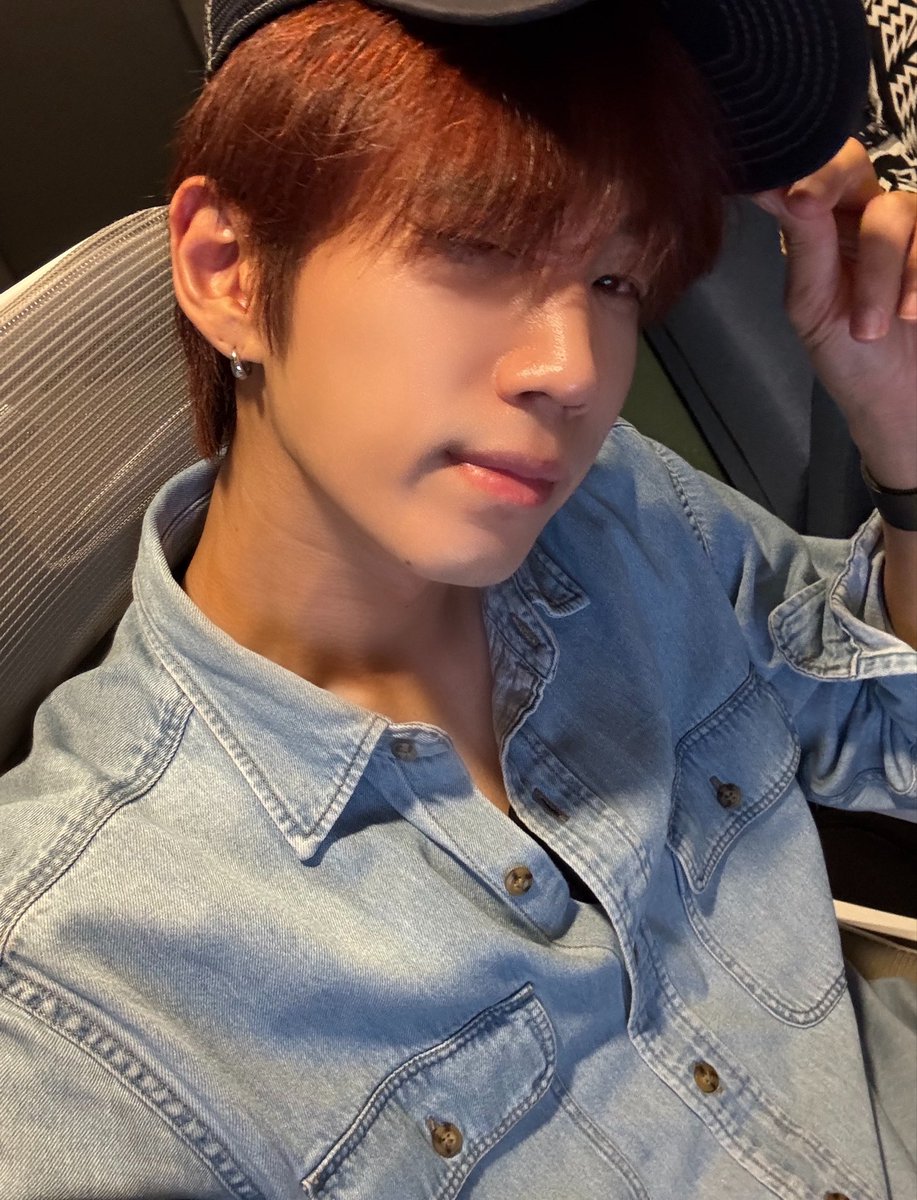 _sungkook's tweet photo. 오늘도 끝, 고생했어요 🌝🐶 https://t.co/XqWcxtLyku