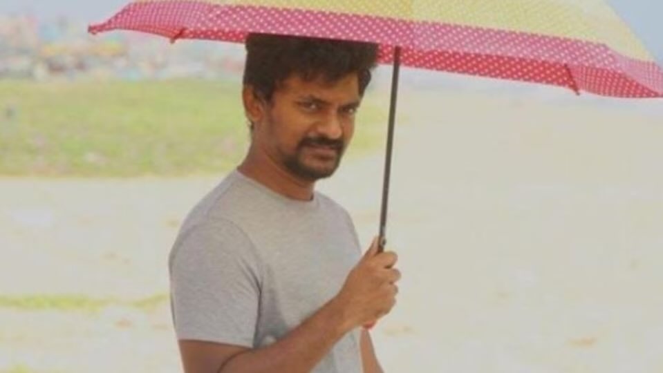 Roast_335's tweet photo. Jailer varumbodhu Ani illana padame illa nu sonnanga adhaan Nelson, Ani ah underplay panni vera level la sambavam panna poraan nu thonudhu 😭🔥 https://t.co/5sxmNkH1Mm
