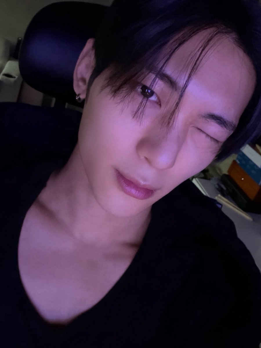 foxsiyoon's tweet photo. 생얼 뽀둥해 완전….. https://t.co/7vr2AZh7Cf