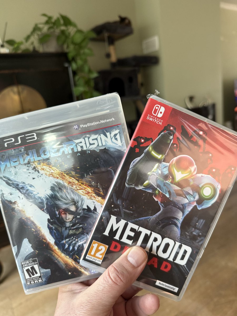 Pim57867634's tweet photo. The Witcher Remastered downloaded and 2 new, well sort of, games in the mail 🙌✌️
#TheWitcher
#MetalGearRising
#MetroidDread https://t.co/jk3FrR5Cta