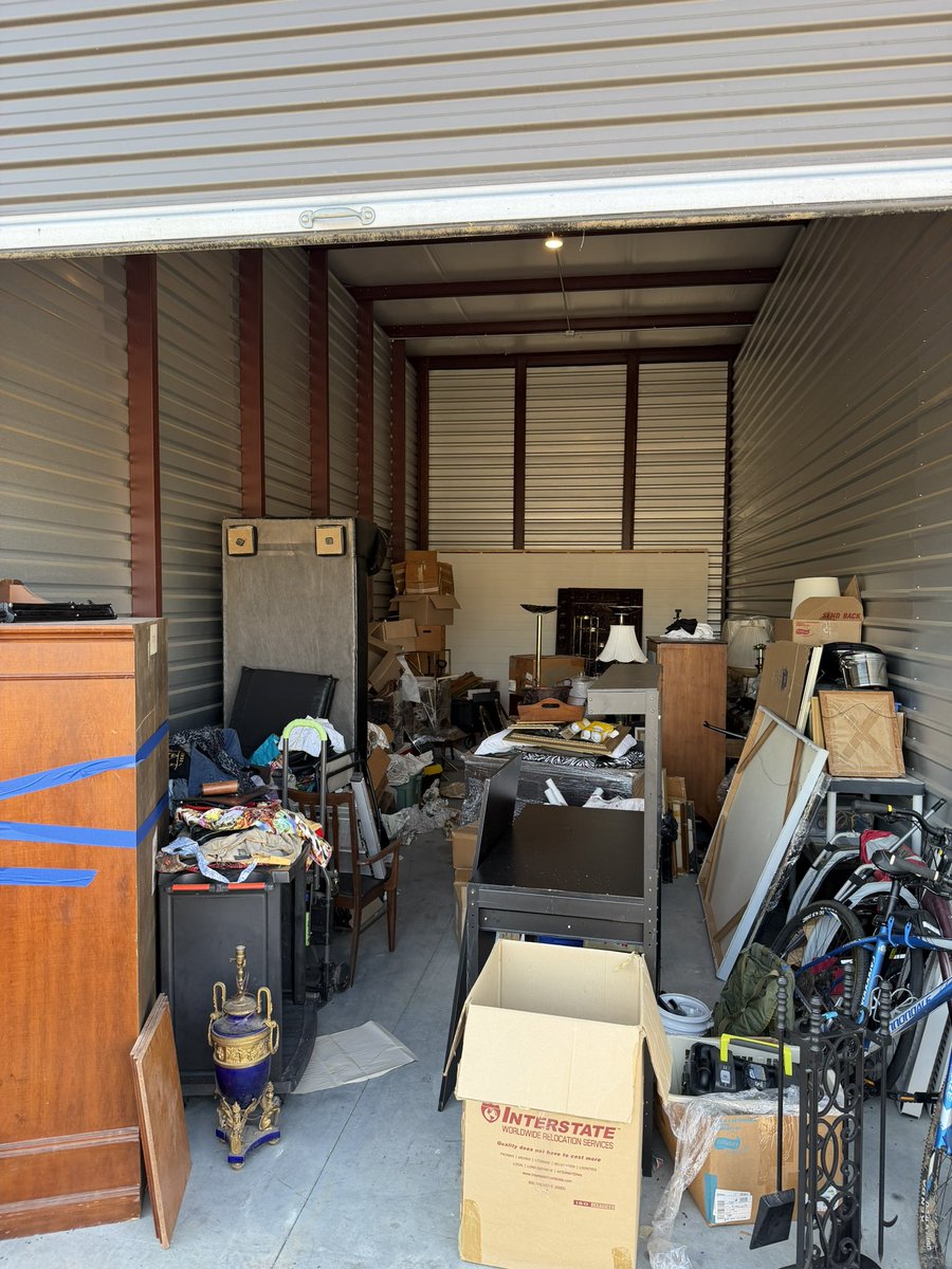 Jason_Brannon's tweet photo. Today’s goal:

Organize one unit into a showroom to be able to start to post and list on FBM and the other into a stock room!

Stay posted! https://t.co/s5gmf2X0pE