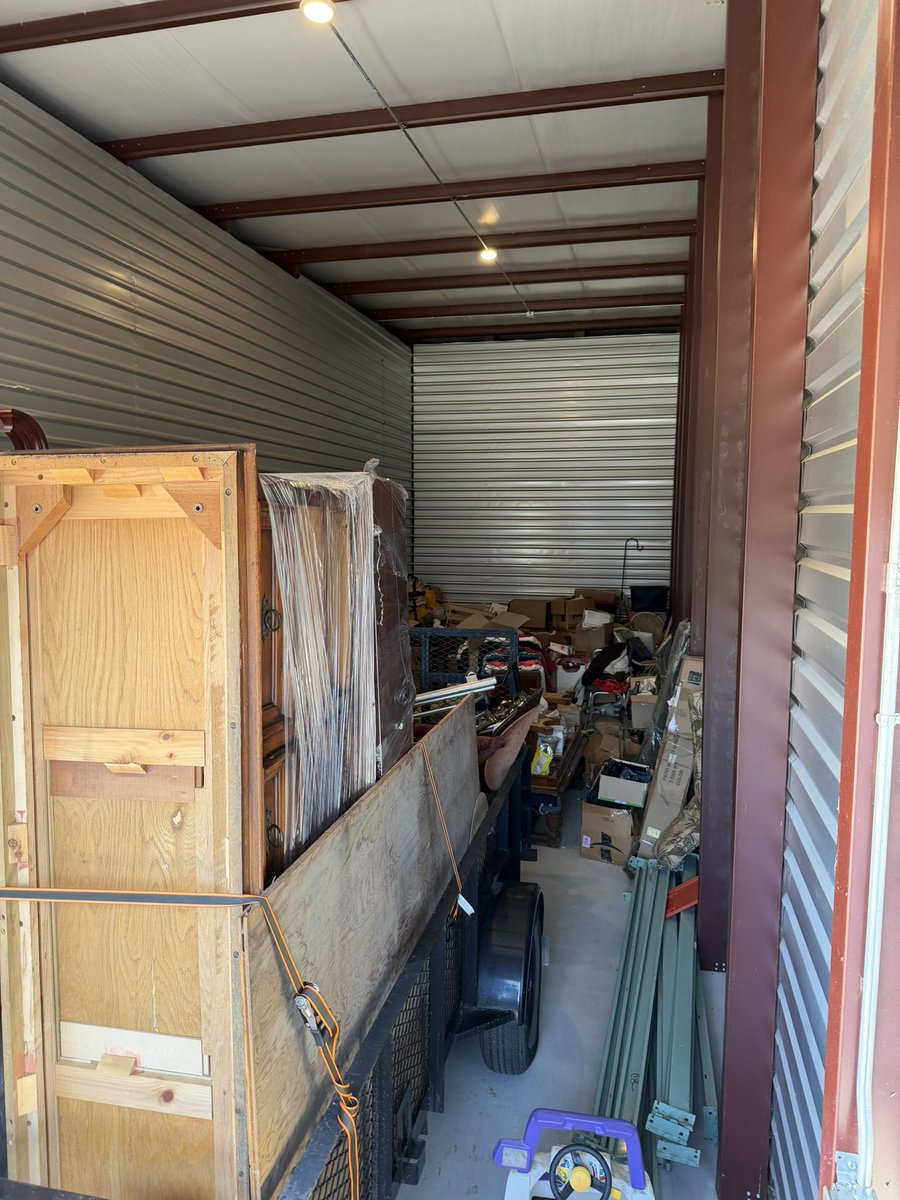 Jason_Brannon's tweet photo. Today’s goal:

Organize one unit into a showroom to be able to start to post and list on FBM and the other into a stock room!

Stay posted! https://t.co/s5gmf2X0pE