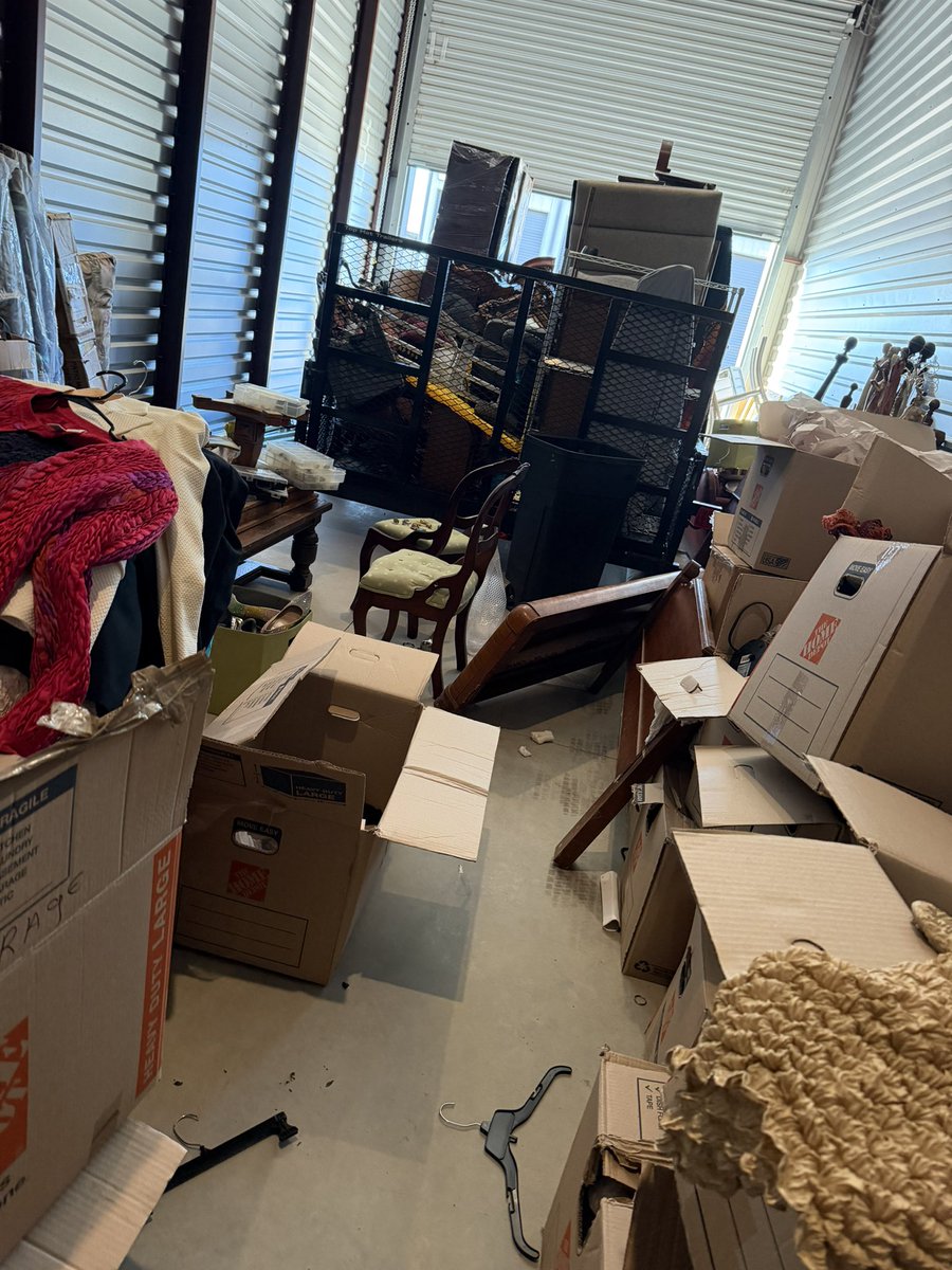 Jason_Brannon's tweet photo. Today’s goal:

Organize one unit into a showroom to be able to start to post and list on FBM and the other into a stock room!

Stay posted! https://t.co/s5gmf2X0pE
