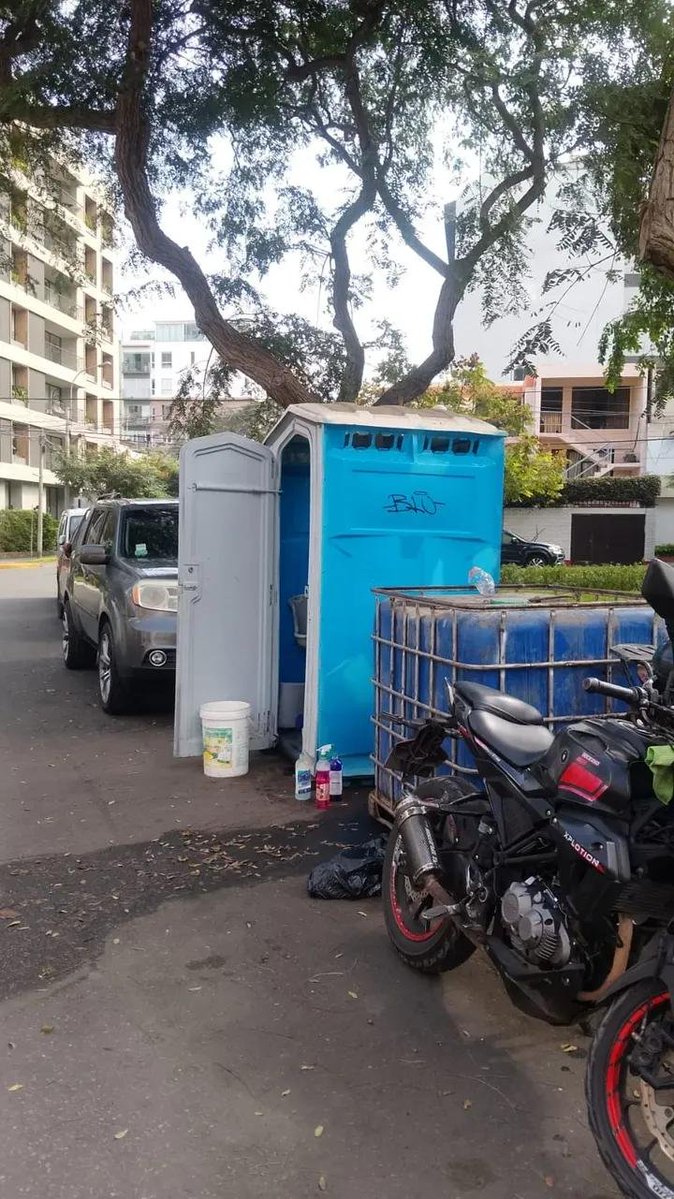 LibersadEirl's tweet photo. En una obra no puede faltar un servicio básico bien gestionado. 

Cuando el trabajo es continuo, los equipos cambian y los tiempos aprietan, contar con unas instalaciones sanitarias adecuadas no es un extra, es una necesidad. 👷🏗️ https://t.co/Q3OZsT3SwL