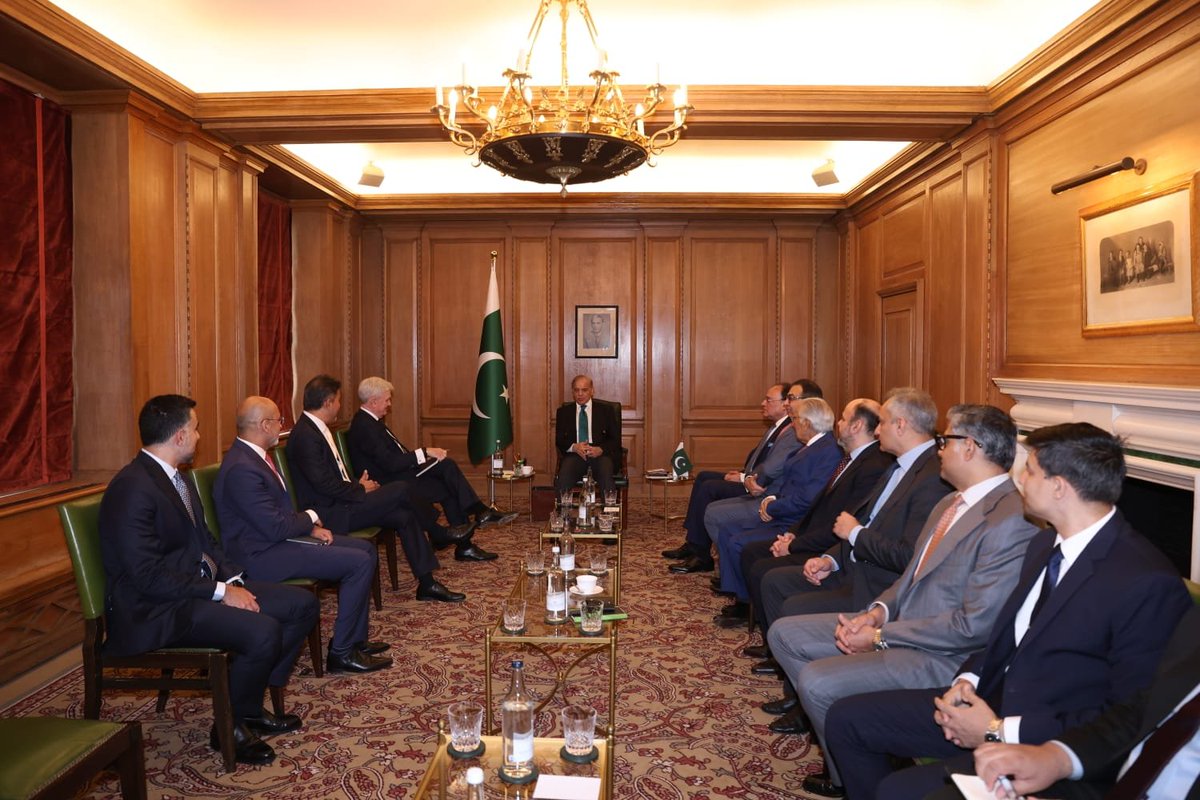 PakPMO's tweet photo. Prime Minister Muhammad Shehbaz Sharif held a  meeting with the senior leadership of Citi group in London, today. https://t.co/Sfkwf4Rkrt