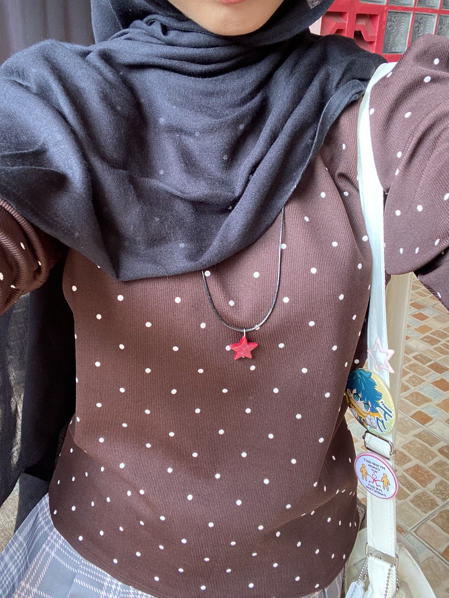 hocinya's tweet photo. deeply in love with today’s outfit! <3 https://t.co/wLBRJzbaBo