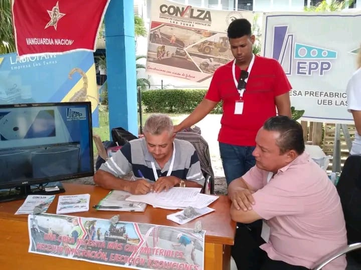 EPP_Cuba's tweet photo. La UEB @EPP_Cuba Las Tunas participó  en  la Feria de Negocios y Oportunidades que se realizó los días 26 y 27 de Septiembre. Se mostró sus ofertas como entidad certificada para ejecutar contratos con excelentes propuestas para ejecutar con Actores no estatales que asi lo deseen. https://t.co/NMRFgIGPOR