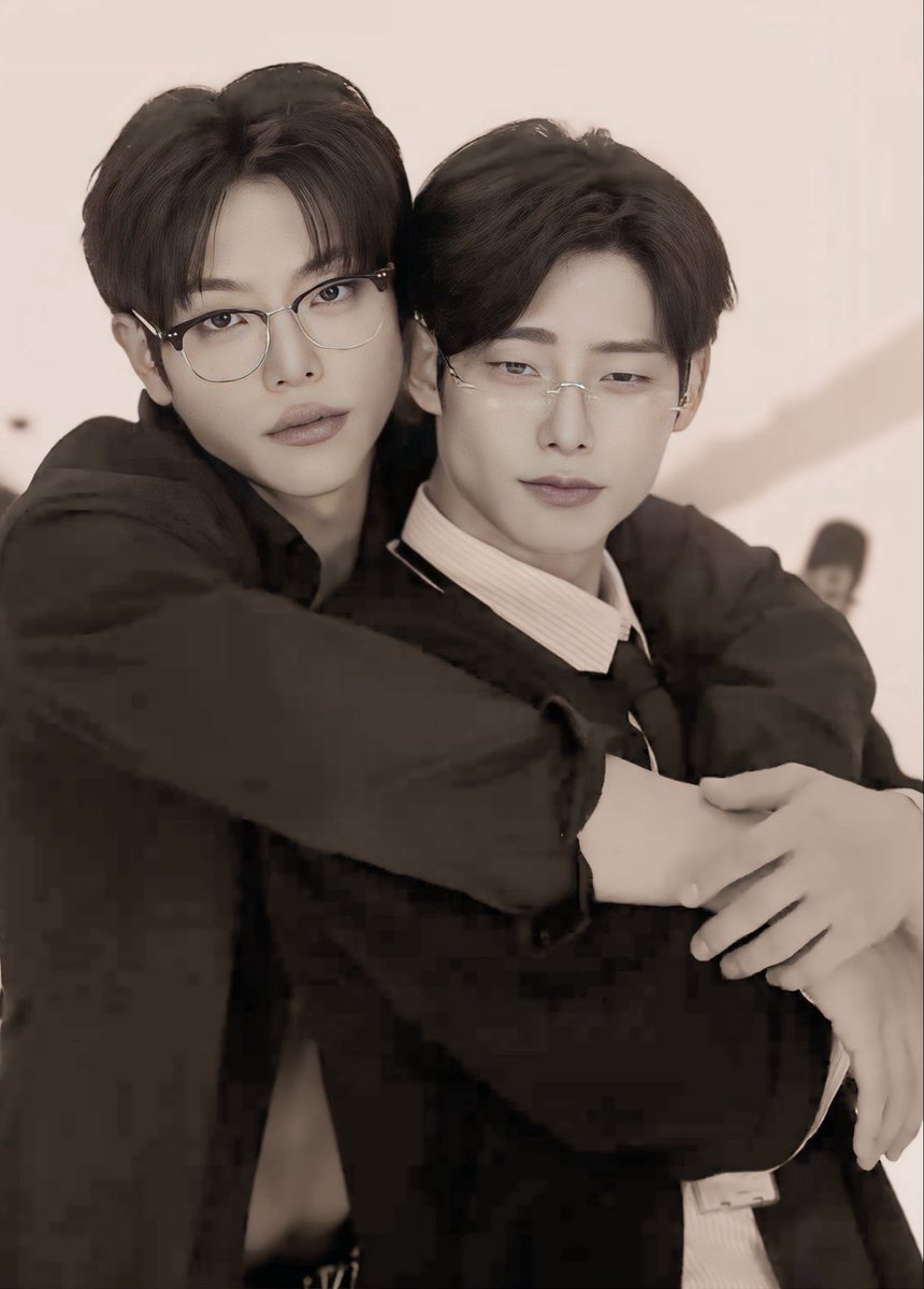 mc6ru's tweet photo. 2人とも違った美しさがあってどちらも推せるまじで沼沼沼

#혁근  #준용 https://t.co/yuwGnlM0UV