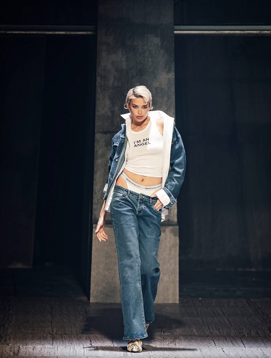 sheeshtti's tweet photo. OH MY GOSH!!!! It’s giving Calvin Klein 🤍😮‍💨

#MichelleDee https://t.co/s00mJNOhsQ