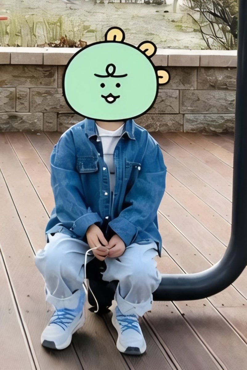handeuxoxo's tweet photo. #sonyejin: “raising a child together makes us mature in another way”🥹

"we’re just ordinary parents. because we have jobs where we’re constantly in the public eye, people might think, ‘they must be different,’ but we’re just like any other parents. when our child is sick, we stay up all night taking care of them. we even say things like, ‘i vacuumed, so you mop the room.’

raising a child is so happy, but it’s also so difficult. it’s the same for us.

when you went to the playground in the past, didn’t parents used to not follow their children? times have changed, and the world has become scarier, so now we have to go with them everywhere.

raising a child together as a married couple makes us mature in another way and also makes us look back on our own childhood. while raising our child, we end up going to amusement parks and zoos, and doing those things feels really precious."

🥹