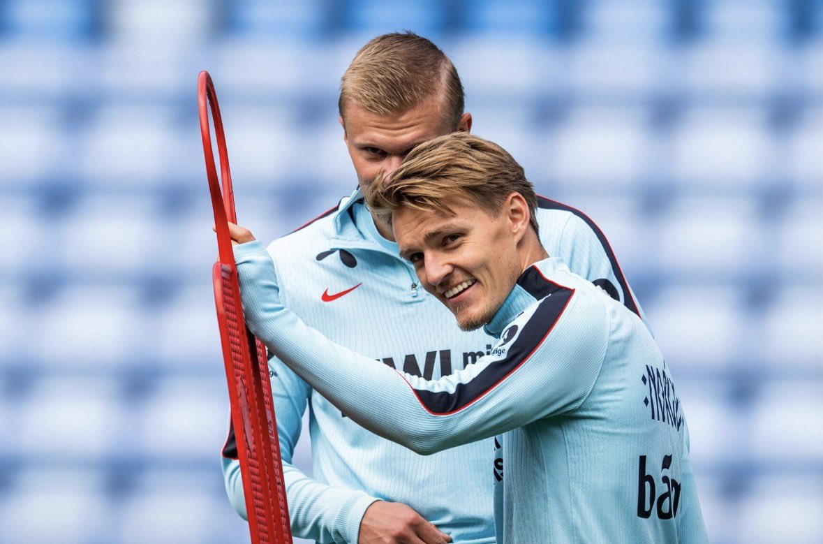 midfieldaxis's tweet photo. i miss martin ødegaard and his sleeves. https://t.co/83g8u13fqL