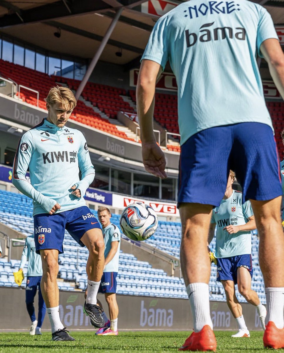 midfieldaxis's tweet photo. i miss martin ødegaard and his sleeves. https://t.co/83g8u13fqL