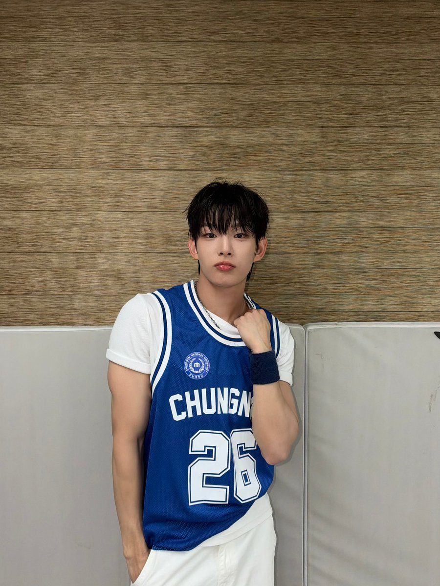 AHOF_official's tweet photo. 충남대👍👍
너무 즐거웠어요!! 충남대 학생분들 화이팅!!💙

#AHOF #아홉
#STEVEN #스티븐 https://t.co/ECwmrZ6c9o